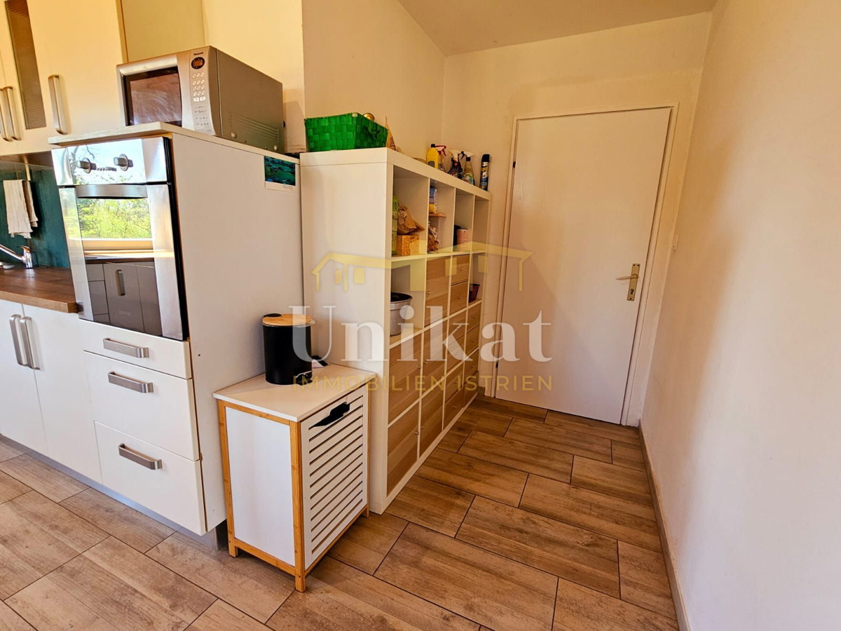 Pritlična hiša brez sosedov 10 km od Poreča - velika vrtna površina